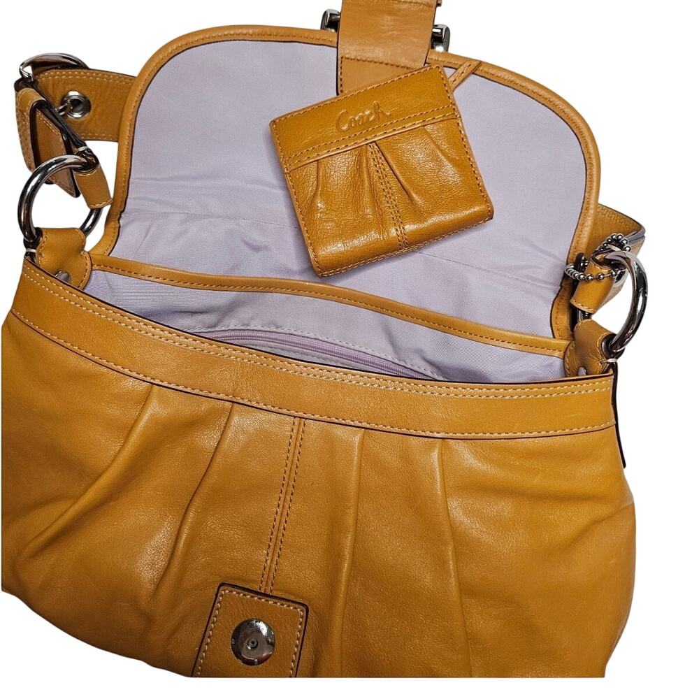 COACH Leather Soho Shoulder Flap bag - Picture 2 of 14